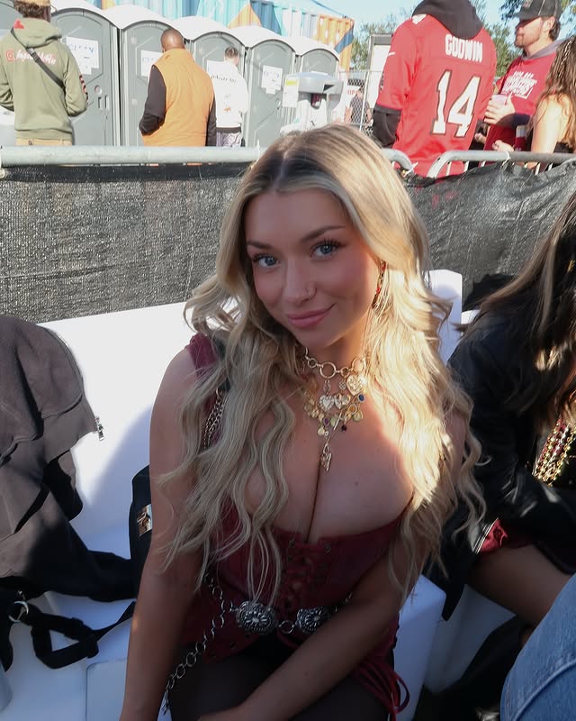 健康美女《sara brooks》健康肤色搭奶超有型！最爱比基尼的天然网红！