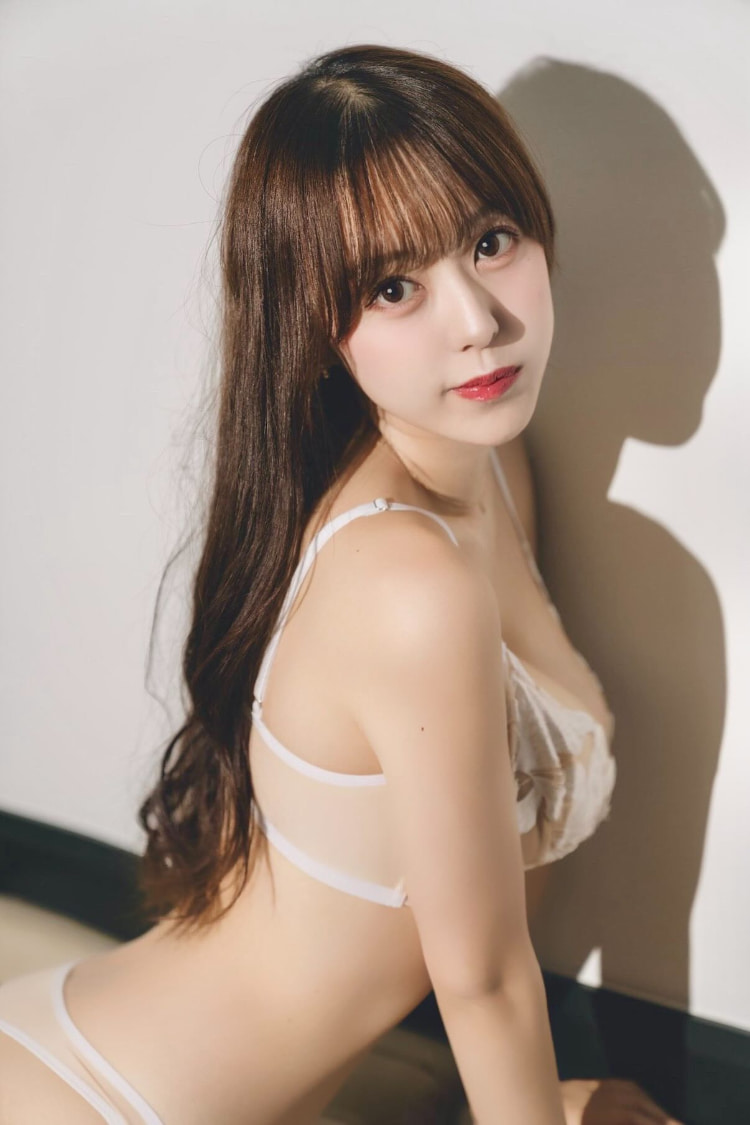 不输Pan Piano的音乐美女《音羽美奈》写真色气全开！