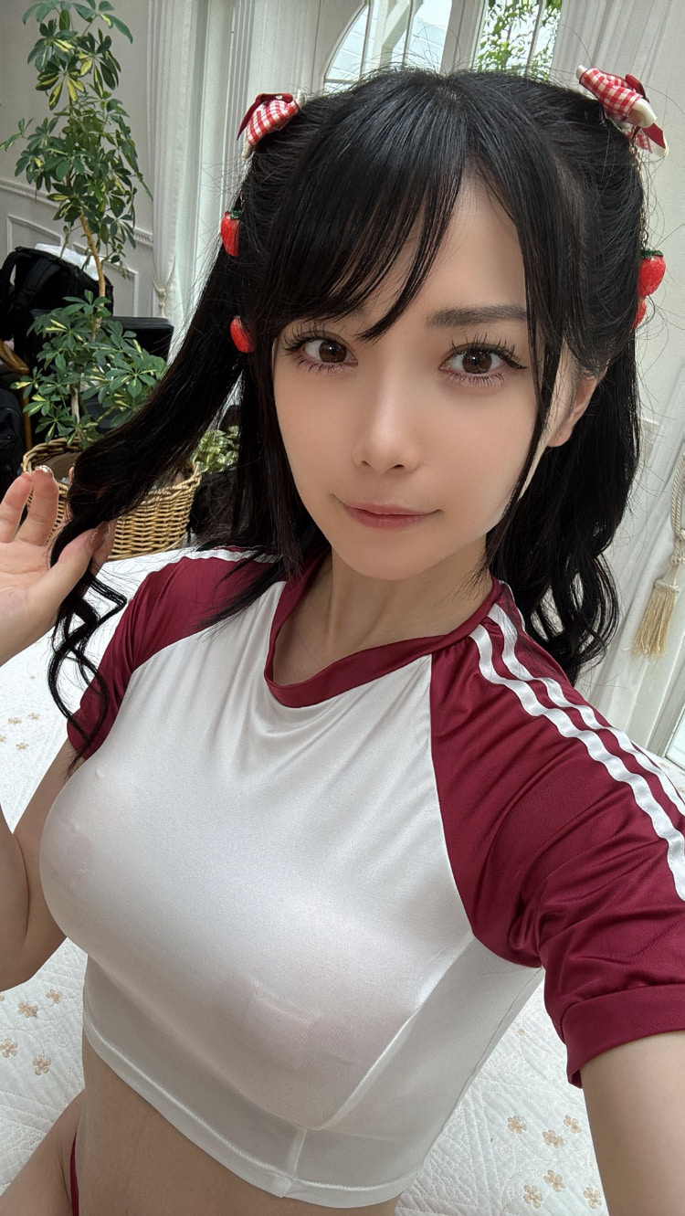 最可爱的写真女郎《まきまき》还当过酒吧孃！