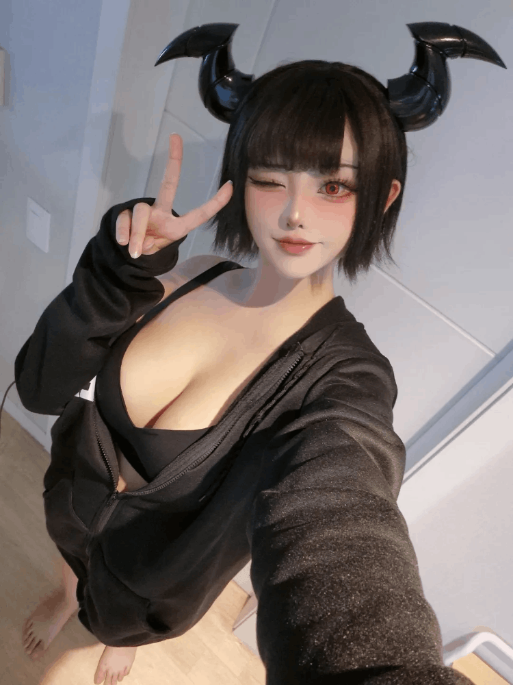 胸襟开阔《Yasal》正妹Coser「有容奶大」！