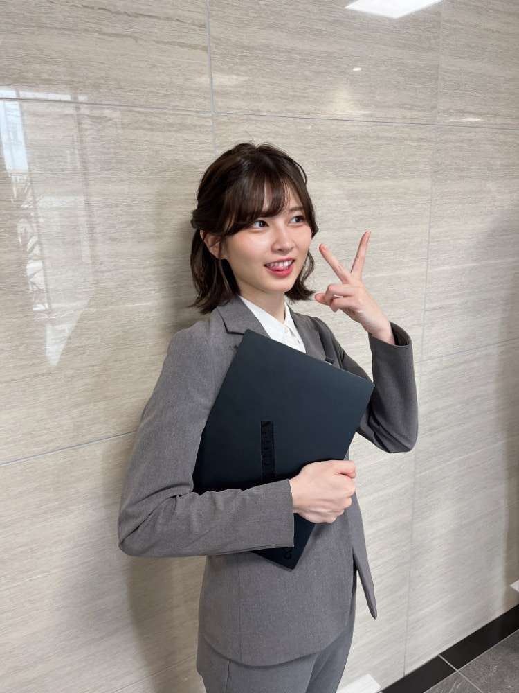 职场美女《佐保里SAO》可爱外貌爆红！就连伊隆马斯克都转贴她！