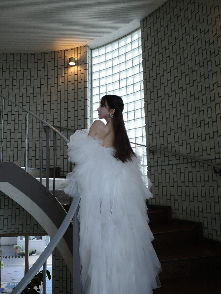 《三上悠亚穿婚纱被骂》到底算不算职业歧视？