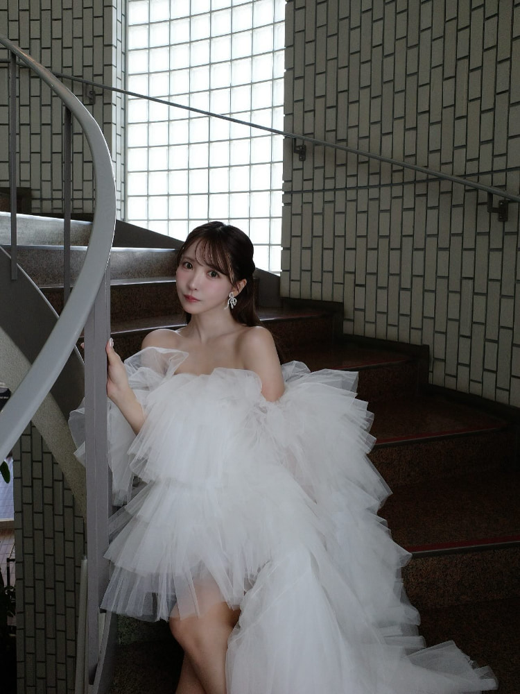 《三上悠亚穿婚纱被骂》到底算不算职业歧视？