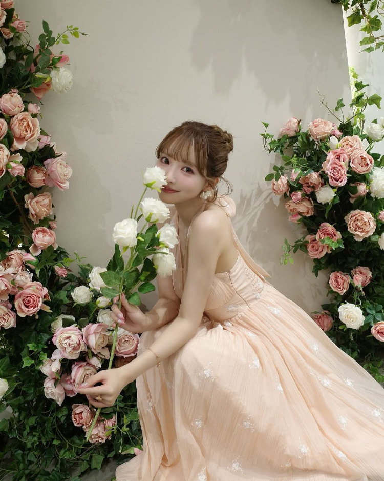 《三上悠亚穿婚纱被骂》到底算不算职业歧视？