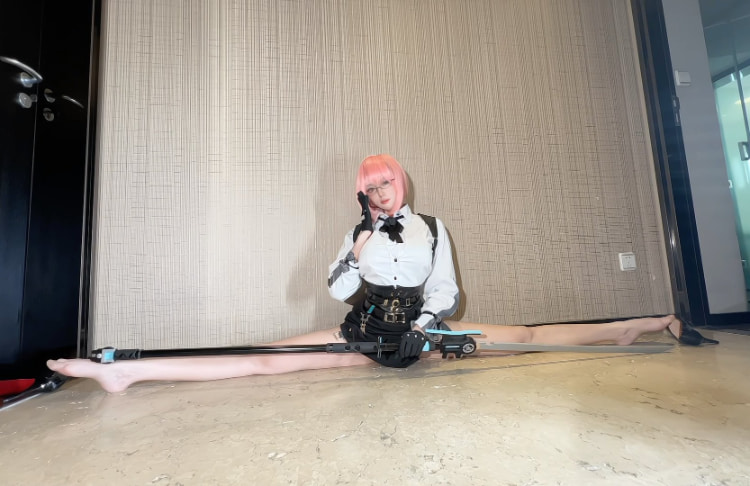 横劈、竖劈，怎么劈都很长！《兔田Nini》一字马简直是日常！