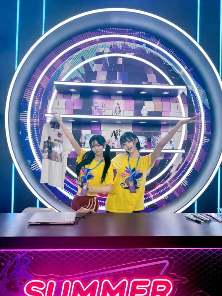 韩国COS《야살 Yasal》认真营业被投诉：穿着太过暴露！