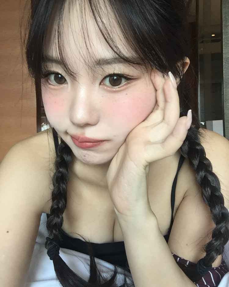 美到路人回头《kisy0729 홍영기》完美的童颜微肉好身材、更显无敌青春样貌！