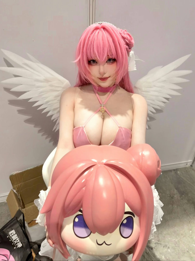 名Coser「菌烨」还原《胜利女神：妮姬》桃乐丝！跟着Doro卡车巡回！