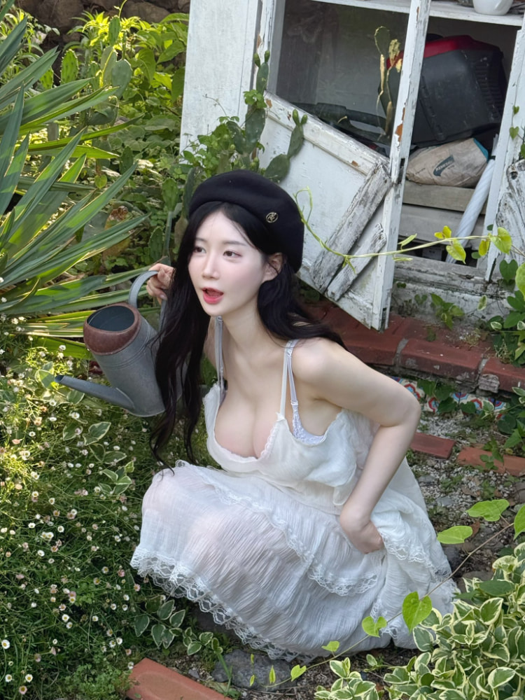 爱露的女神《Asuna》是个富含奶香气的女孩子！