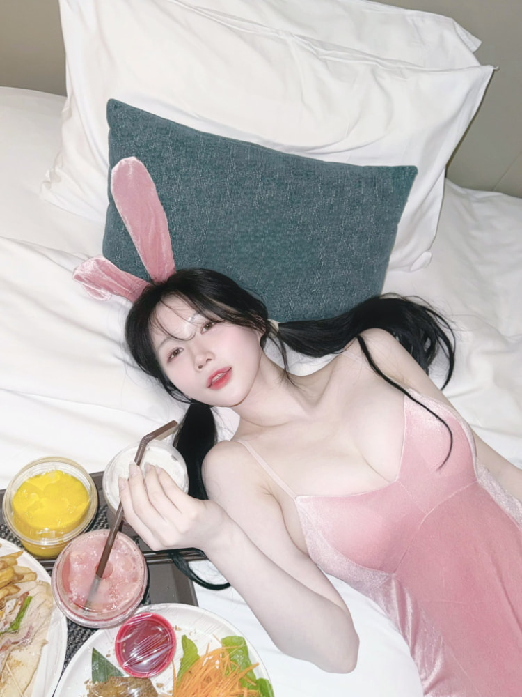 爱露的女神《Asuna》是个富含奶香气的女孩子！