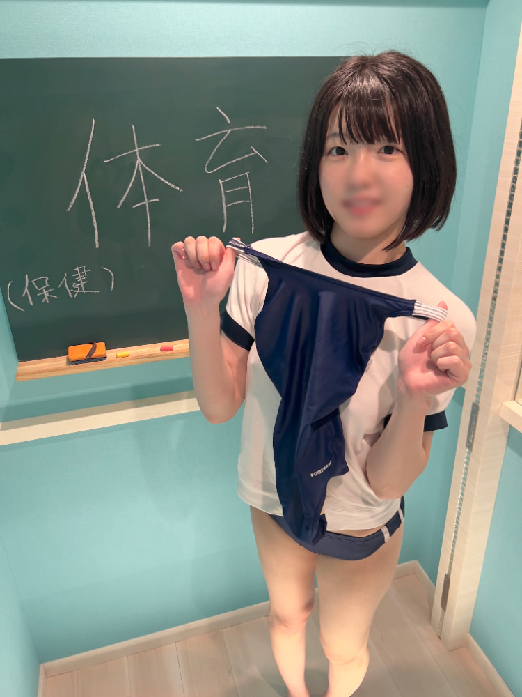 极致的劈衩高手《软体はる》可以凹成V字体！甚至连大法师体位都没问题！