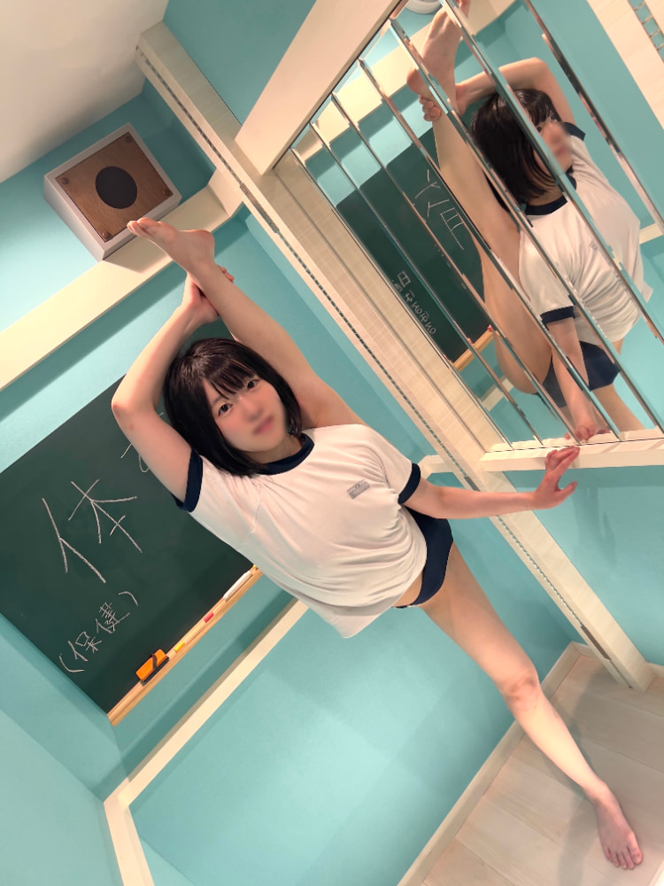 极致的劈衩高手《软体はる》可以凹成V字体！甚至连大法师体位都没问题！