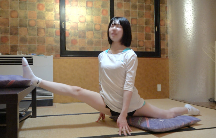 极致的劈衩高手《软体はる》可以凹成V字体！甚至连大法师体位都没问题！