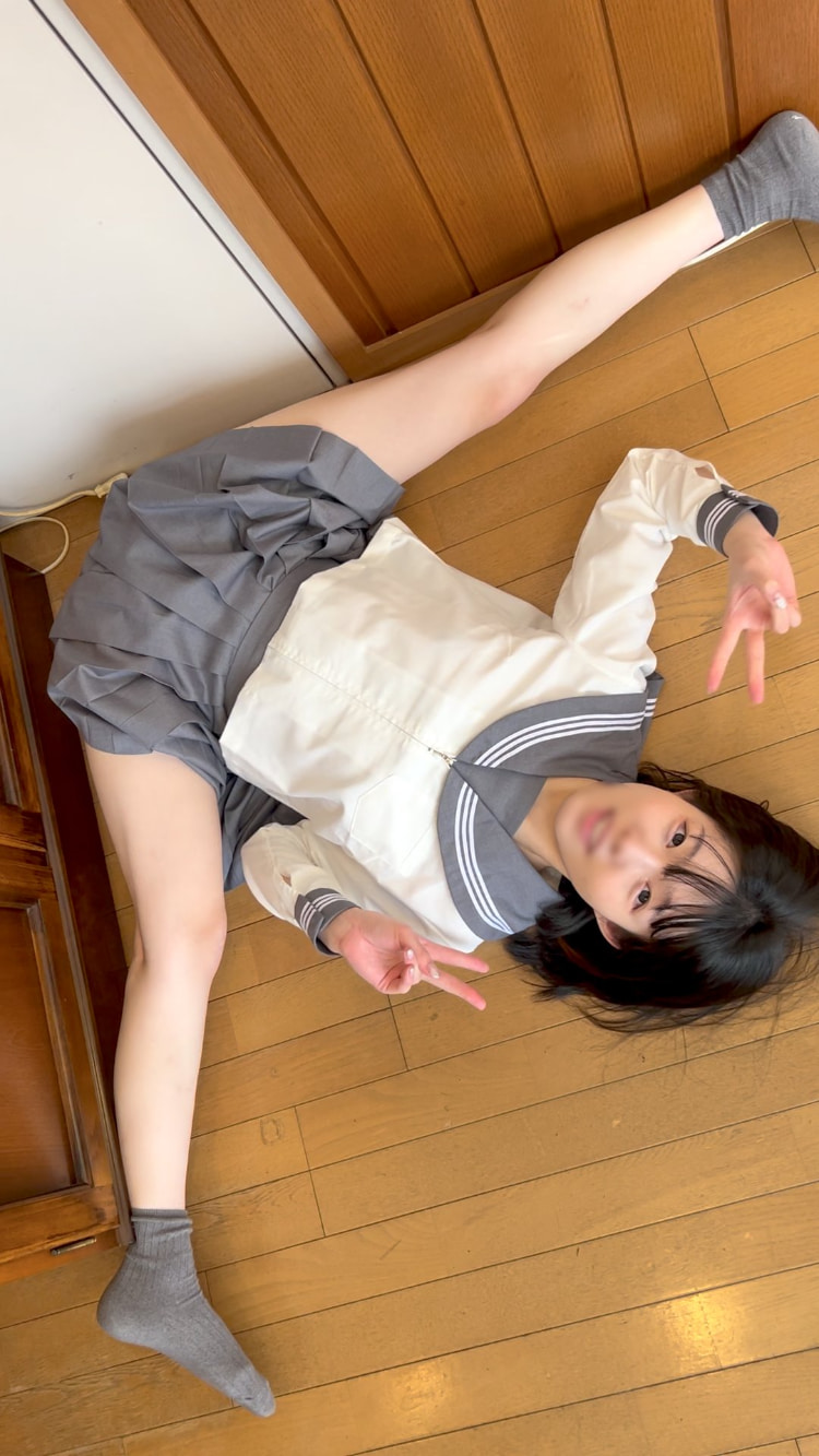 极致的劈衩高手《软体はる》可以凹成V字体！甚至连大法师体位都没问题！