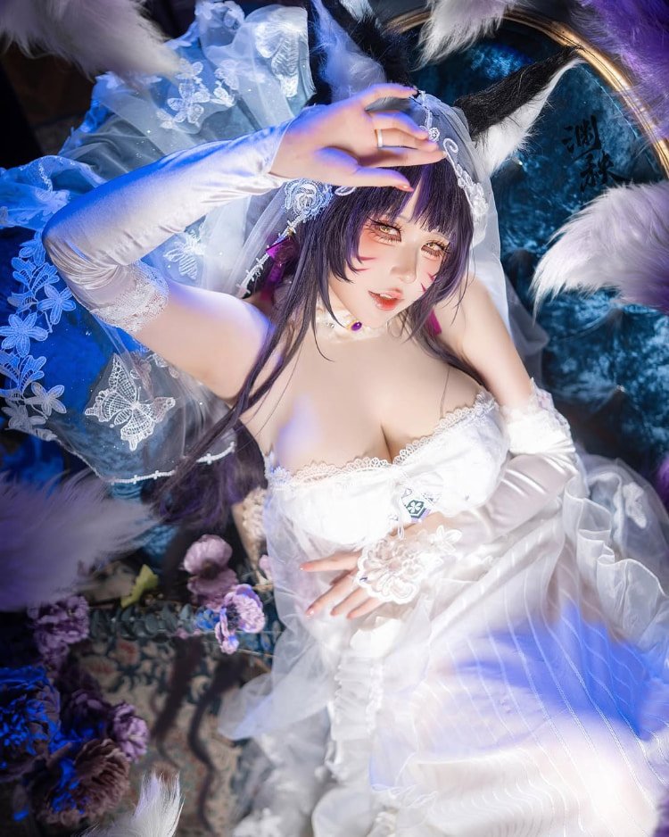 coser《渊秧》二次元角色性感还原！不经意间秀出丰满好身材！