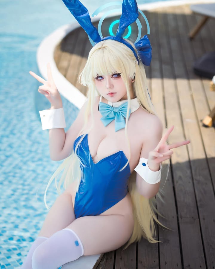 coser《渊秧》二次元角色性感还原！不经意间秀出丰满好身材！