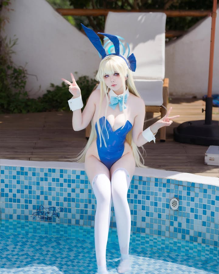 coser《渊秧》二次元角色性感还原！不经意间秀出丰满好身材！