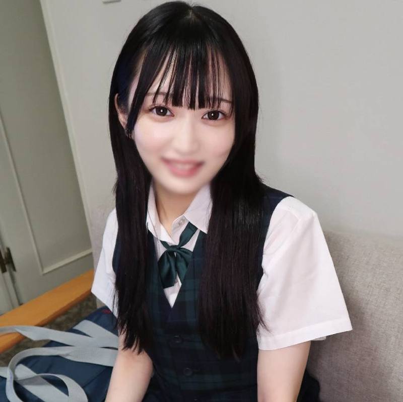 FC2-PPV ＜无修正＞酒店でリラックス中の黒髪清楚系美人と制服姿