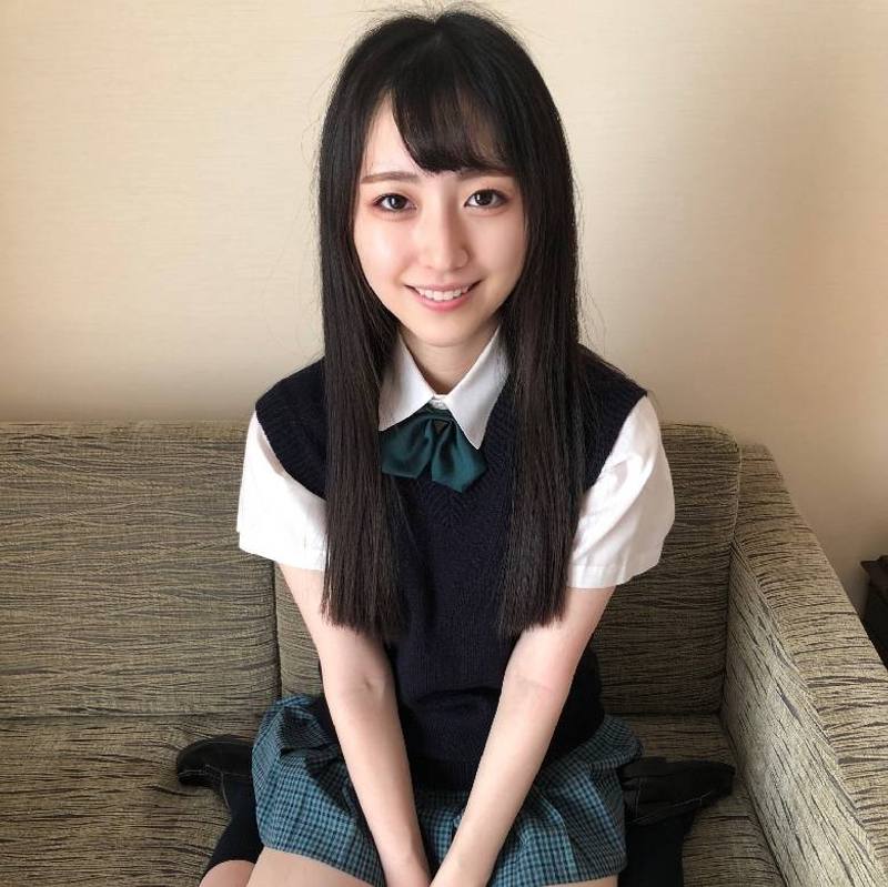 FC2-PPV 无修正＜纯粹的情感❤＞清楚で无垢！长黑发！超级可爱！