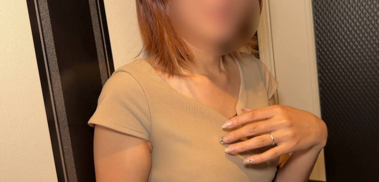 FC2-PPV 【素人】感度抜群の长身苗条人妻を称呼。