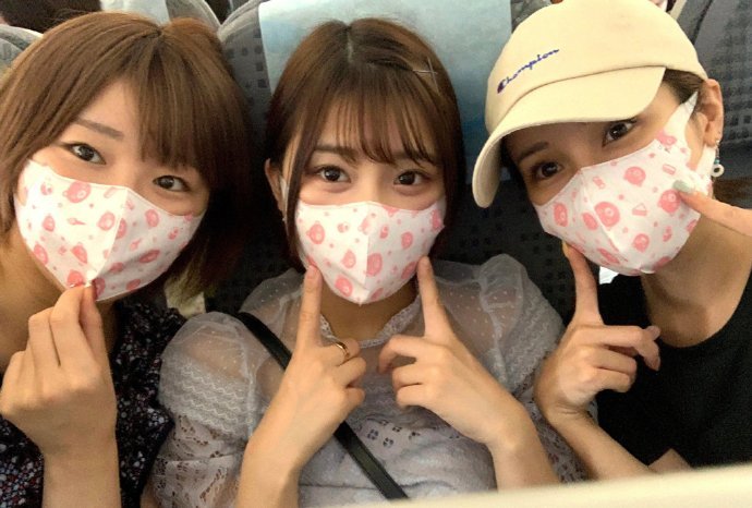 三上悠亚挥毫题写老司机