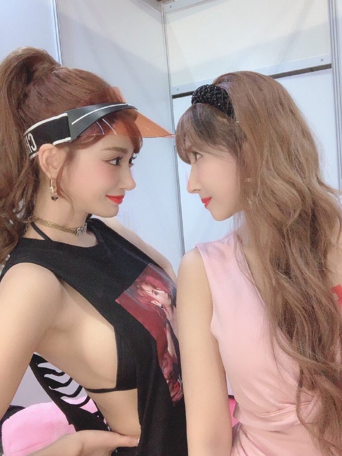 三上悠亚挥毫题写老司机