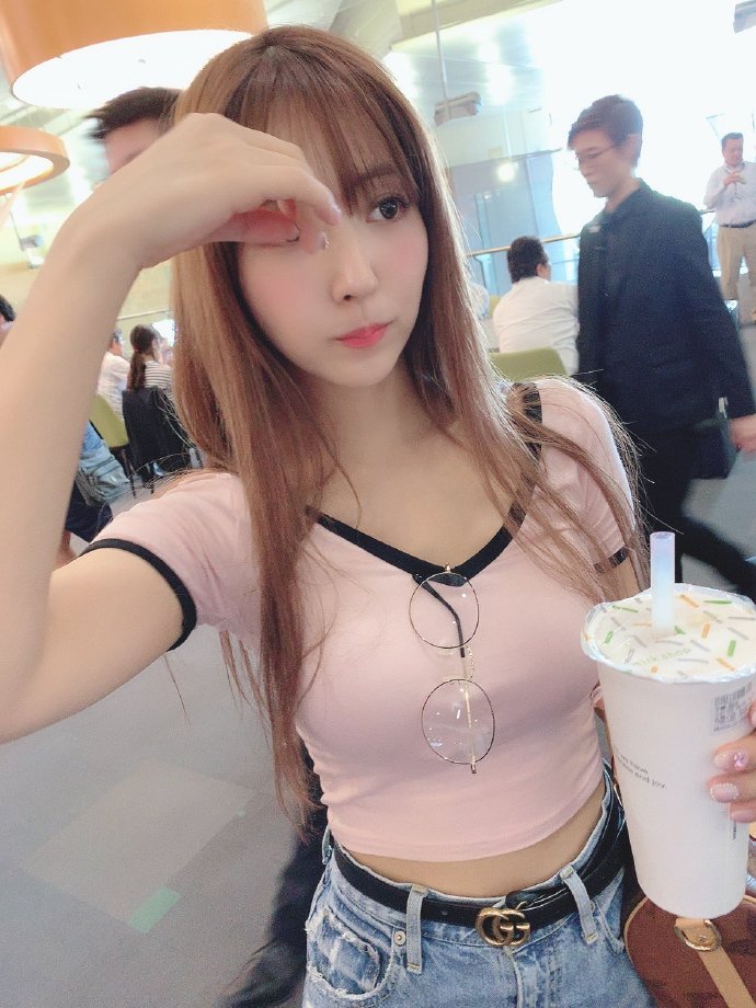 三上悠亚挥毫题写老司机