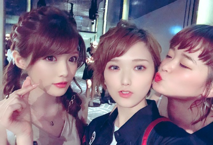 三上悠亚挥毫题写老司机