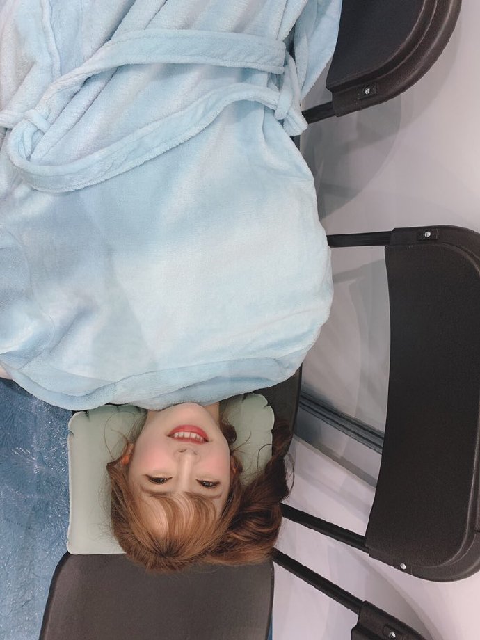 三上悠亚挥毫题写老司机