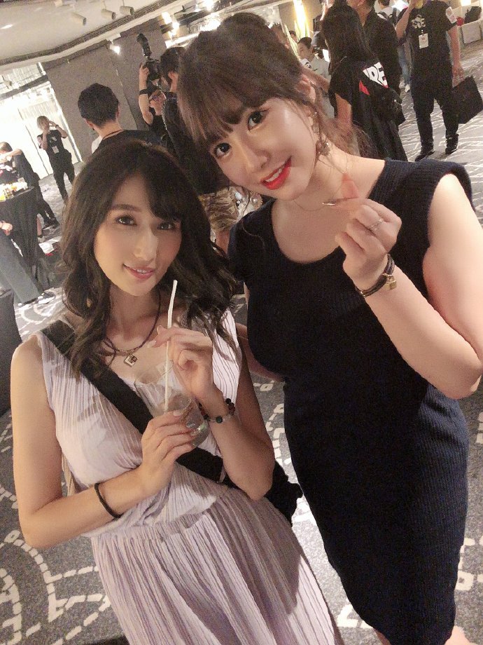 三上悠亚挥毫题写老司机