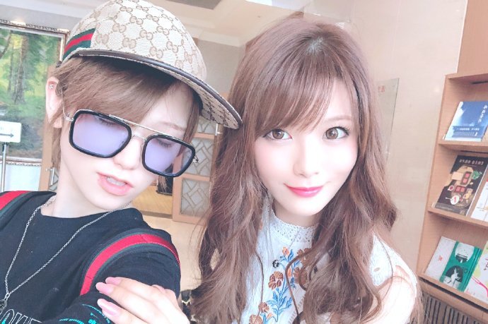 三上悠亚挥毫题写老司机