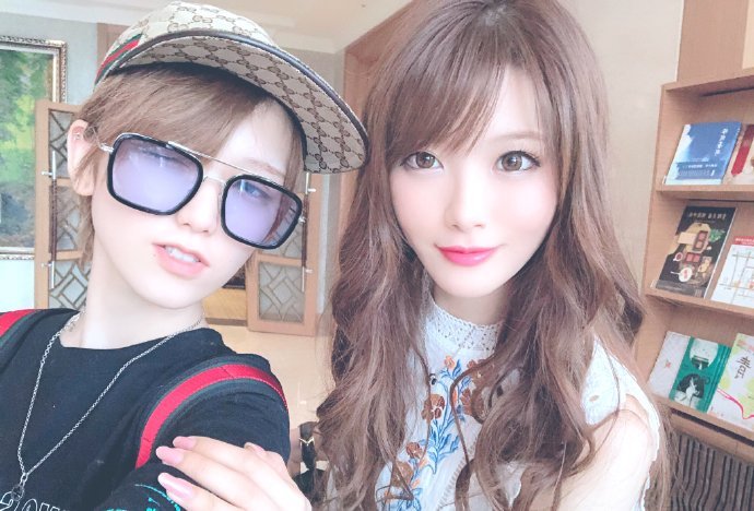 三上悠亚挥毫题写老司机