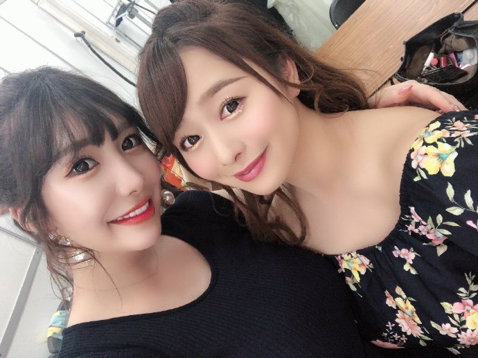 三上悠亚挥毫题写老司机