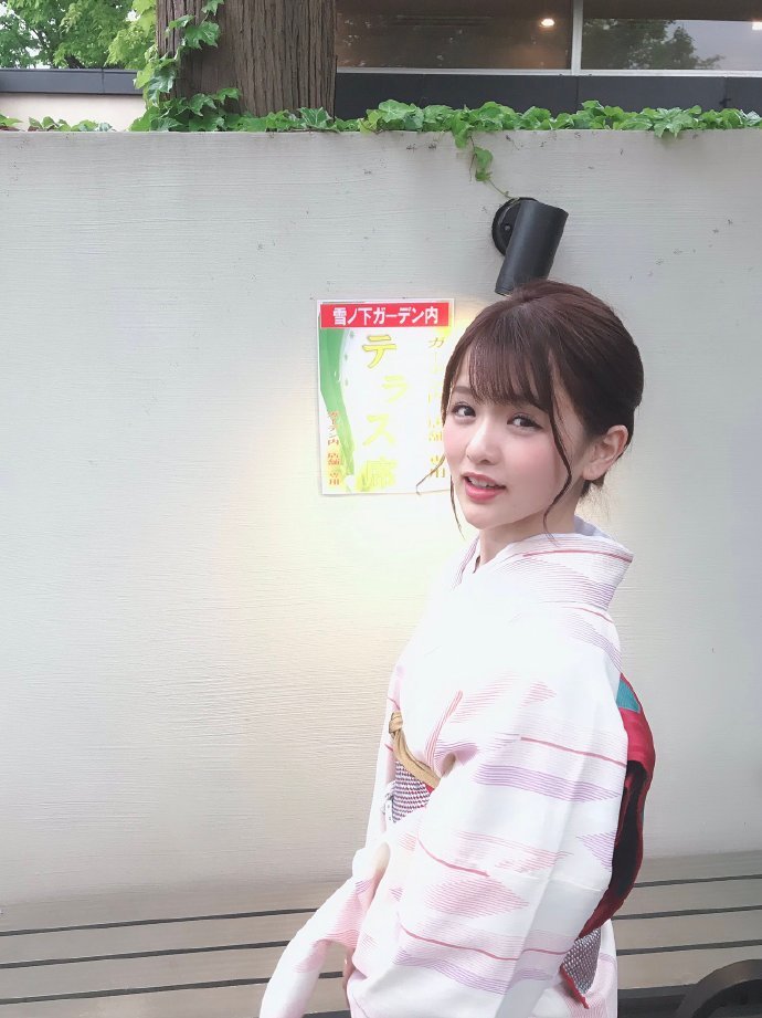 三上悠亚挥毫题写老司机