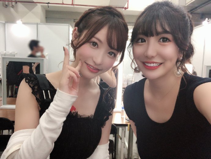 三上悠亚挥毫题写老司机