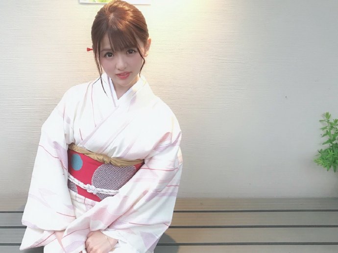 三上悠亚挥毫题写老司机