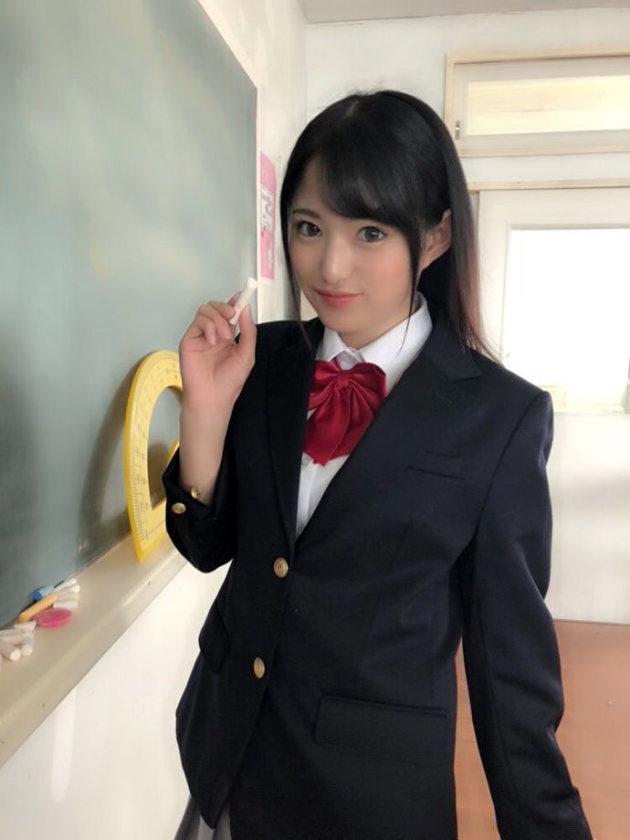 三上悠亚挥毫题写老司机