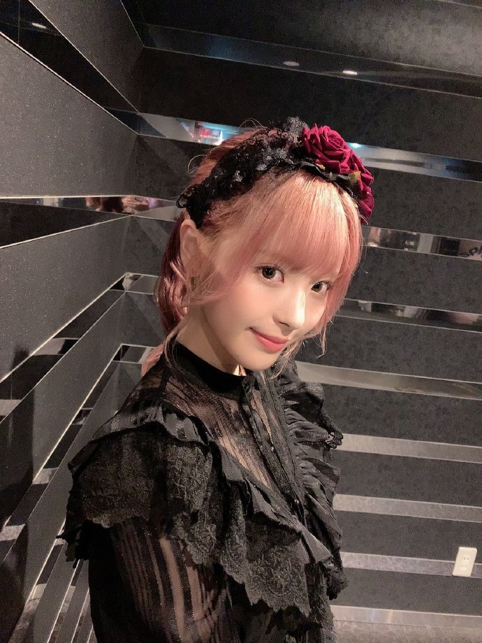 三上悠亚挥毫题写老司机