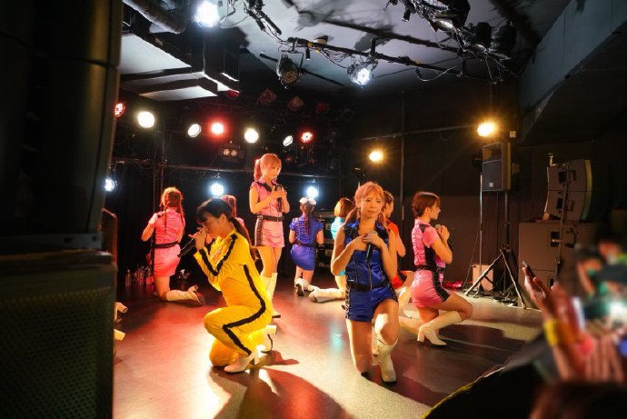 三上悠亚挥毫题写老司机