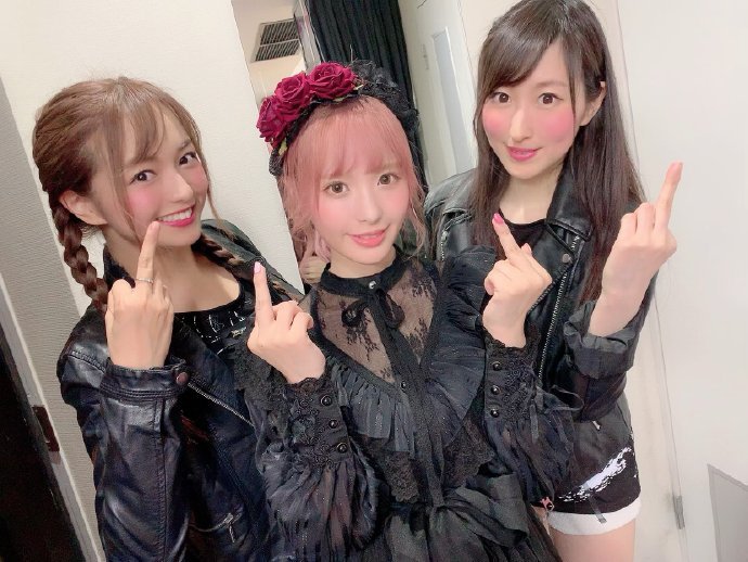 三上悠亚挥毫题写老司机