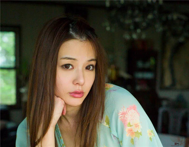 同经纪公司师姐妹 FALENO 大集合，吉高宁々 最卖关子的移籍