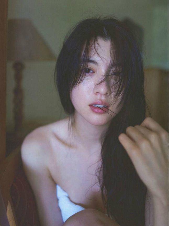 三吉彩花：绝对的高挑美人