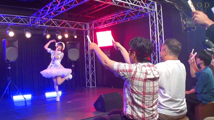 这还原度超高《我推的孩子AV版》由SOD招牌「唯井真寻」饰演超爱约泡偶像!