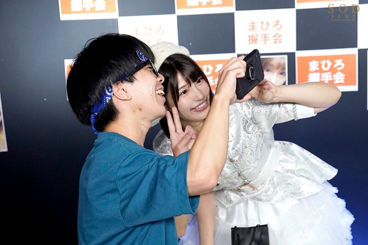 这还原度超高《我推的孩子AV版》由SOD招牌「唯井真寻」饰演超爱约泡偶像!