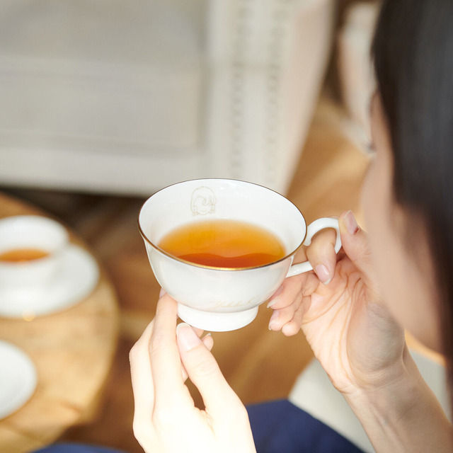 「侦探一家」的优雅！《工藤宅邸茶具组》柯南的爸妈亲自招待客人喝茶！