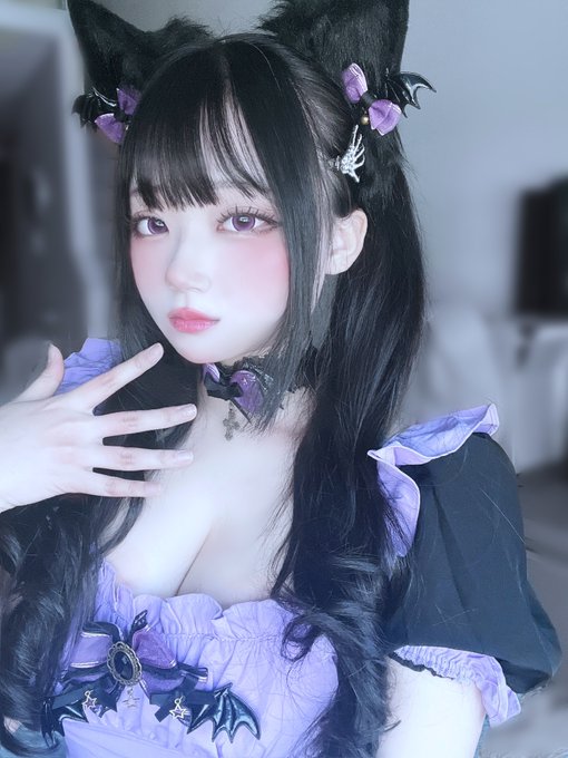 绝赞小妹妹《プリン酱》神还原《葬送》费伦、芙莉莲！脸可爱身材却暴力？！