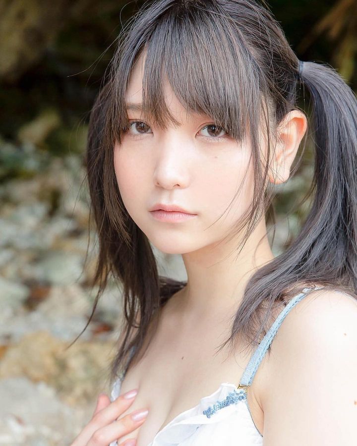 完美蜜桃臀！人称2.5次元美女《あまつまりな》外貌好看到不像真人！