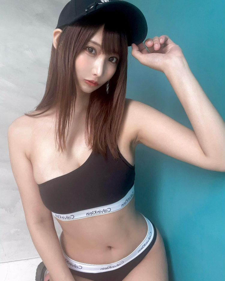 改名换风格！人称巨乳教宗《らいむたそ》拥有H罩杯扮演「娜美」成名！