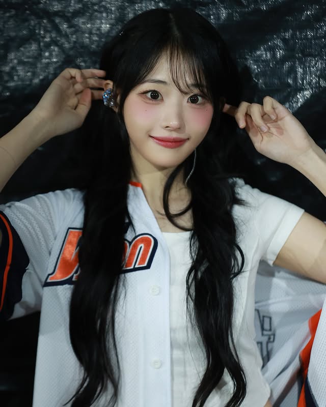 QWER女团成员《Hina ひな》可爱外表暗藏性感！女子宝藏乐团一员！