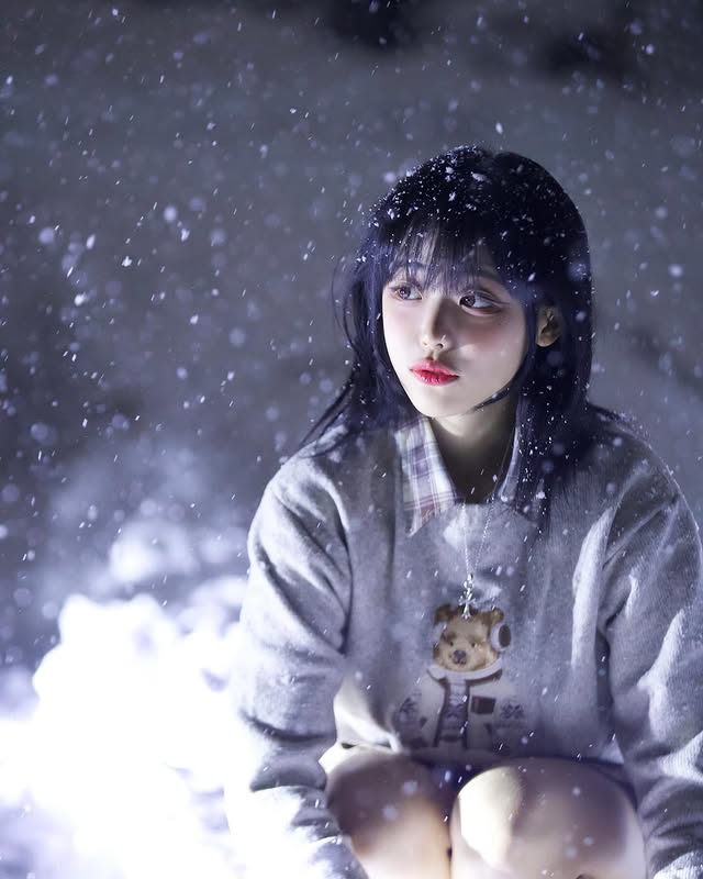 QWER女团成员《Hina ひな》可爱外表暗藏性感！女子宝藏乐团一员！